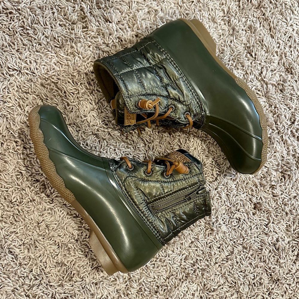 Sperry Saltwater Duck Boot in Dark Olive - Size 8